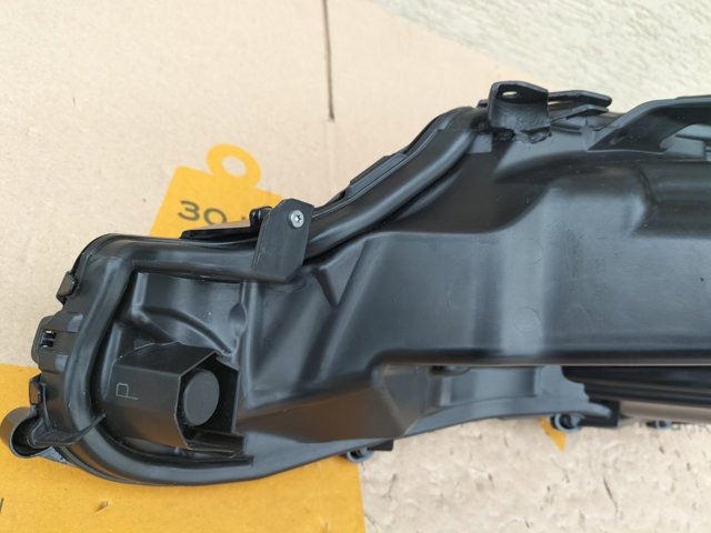 TOYOTA 8111006G30 Правая фара в наличии Львов