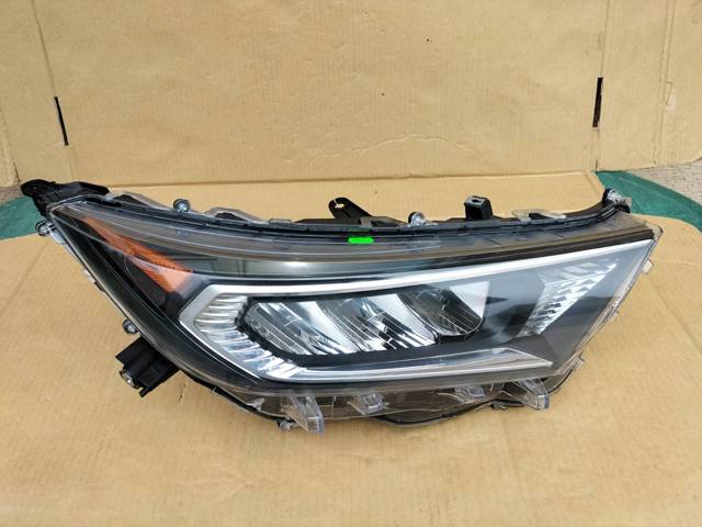 Фара комбинированная, передняя 811100R140 TOYOTA