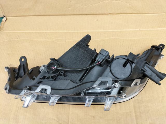 811100R142 TOYOTA Фара правая купить в Сумы