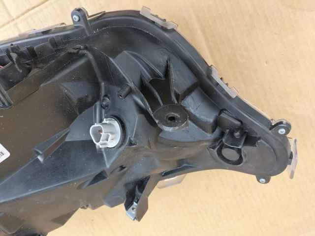 811100R142 TOYOTA Фара правая купить в Запорожье