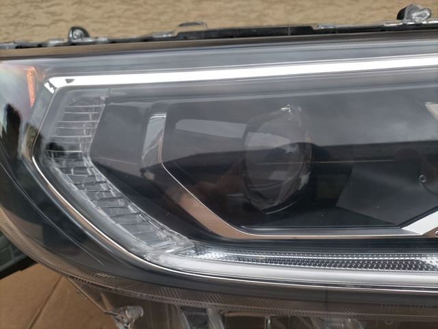811100R161 TOYOTA Фара правая купить в Ужгород