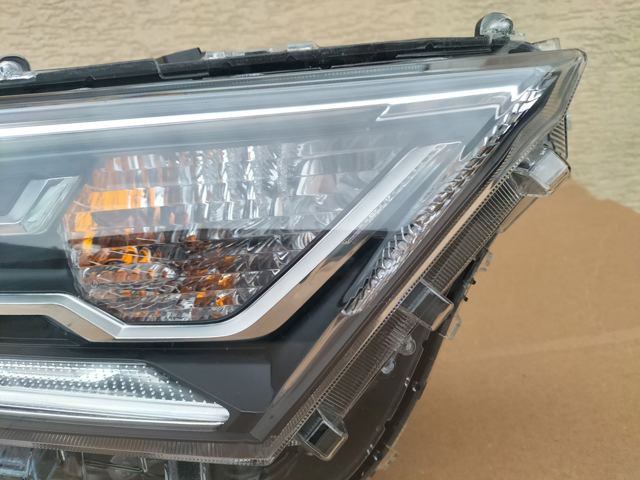 811100R161 TOYOTA Фара правая купить в Черновцы