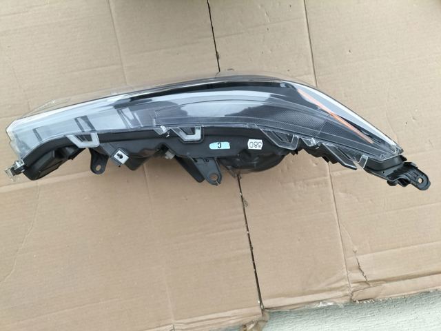 811100R161 TOYOTA Фара правая купить в Николаев
