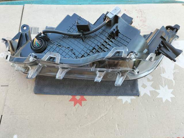 811100R360 TOYOTA Фара правая купить в Черкассы