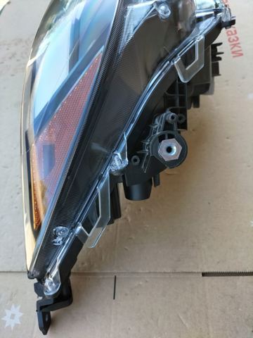 811100R360 TOYOTA Правая фара купить в Николаев
