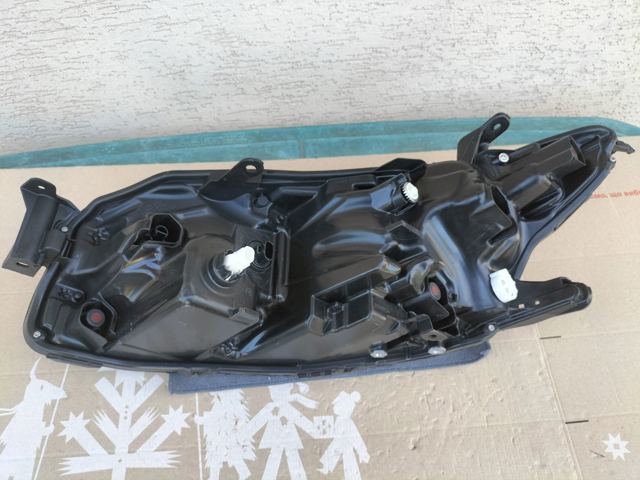 81110AQ010 TOYOTA Фара правая купить в Ровно