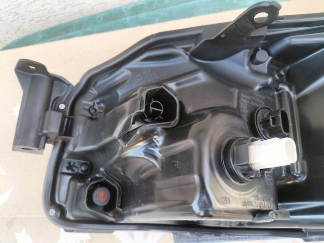 81110AQ010 Фара правая купить Житомир