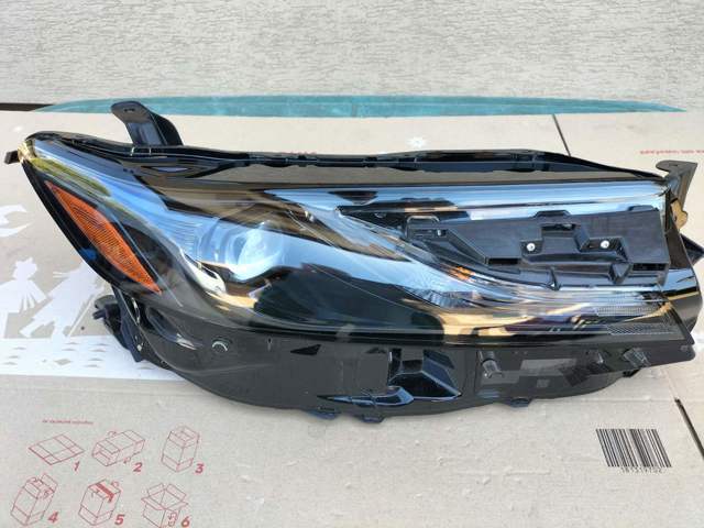 81110AQ010 Правая фара купить Чернигов