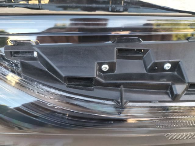 81110AQ010 TOYOTA Правая фара купить в Винница
