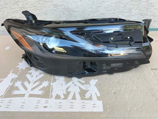 Вставка фары правой 81110AQ010 TOYOTA