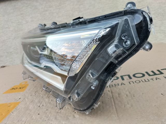 TOYOTA 8113042A00 Правая фара в наличии Ужгород