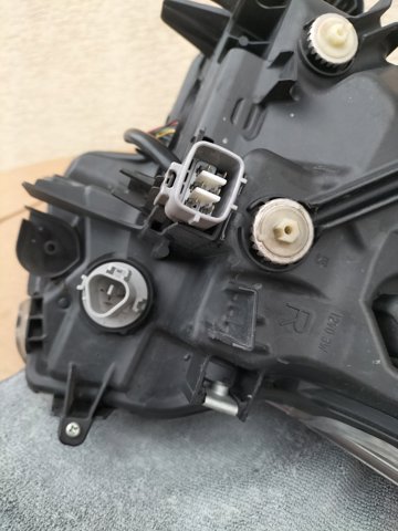 TOYOTA 8114047710 Фара правая в наличии Черкассы