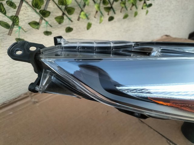 TOYOTA 8114047710 Фара правая в наличии Харьков