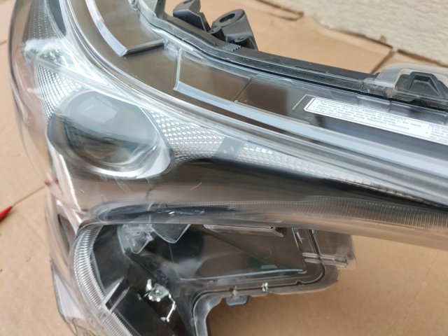 TOYOTA 8114047710 Правая фара в наличии Тернополь