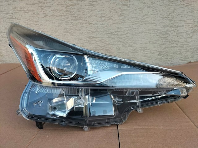 Фара передняя правая 8114047870 TOYOTA