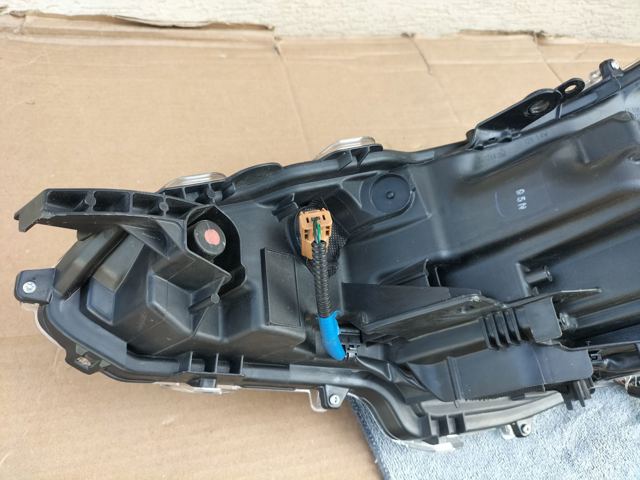 8114047A00 TOYOTA Правая фара купить в Кривой Рог