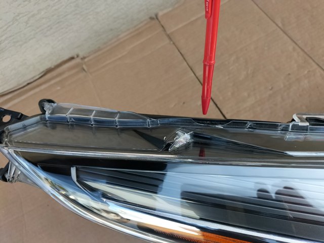 8114047A00 TOYOTA Правая фара купить в Львов