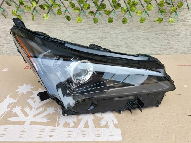 Фара основная правая 8114078190 TOYOTA
