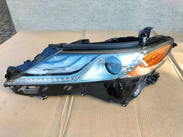 Фара левая 8115006D80 TOYOTA