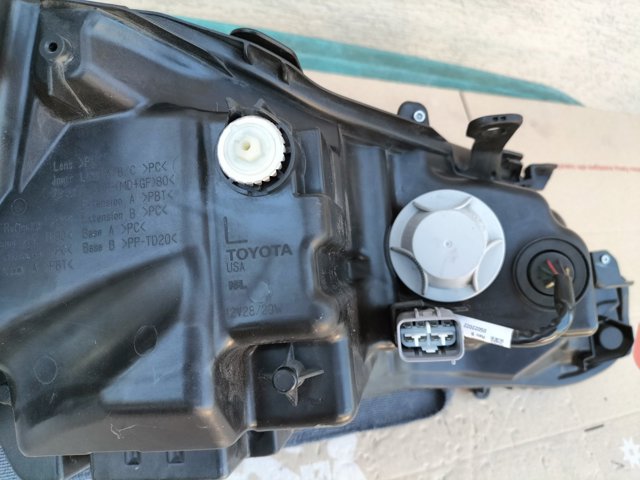 TOYOTA 8115006G30 Фара левая в наличии Ровно