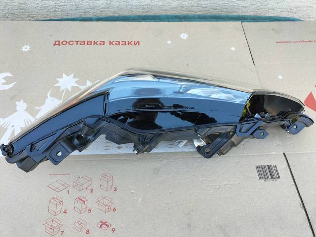TOYOTA 8115006G30 Левая фара в наличии Житомир