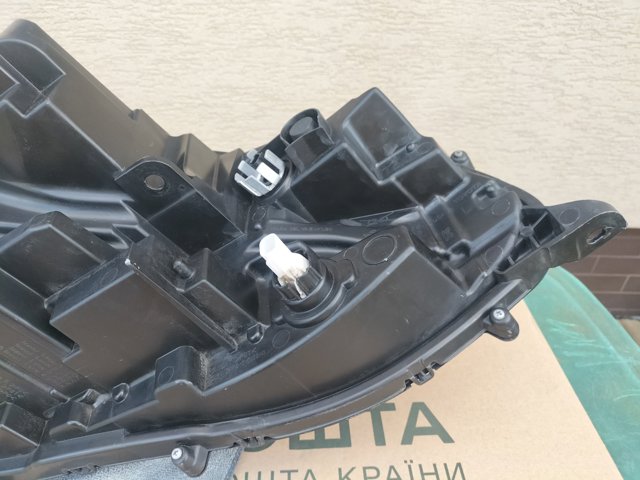 TOYOTA 8115008100 Фара левая в наличии Харьков