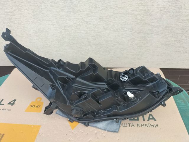 8115008100 TOYOTA Левая фара купить в Львов