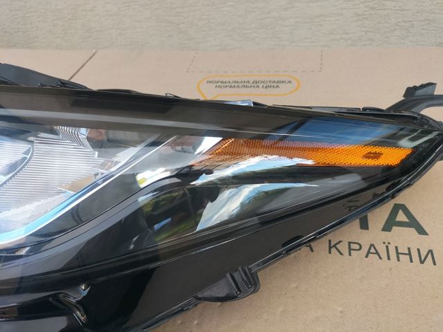 TOYOTA 8115008100 Фара левая в наличии Ирпень