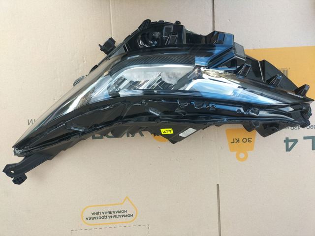 TOYOTA 8115008100 Фара левая в наличии Полтава