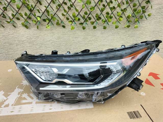 Вставка фары левой 811500R160 TOYOTA