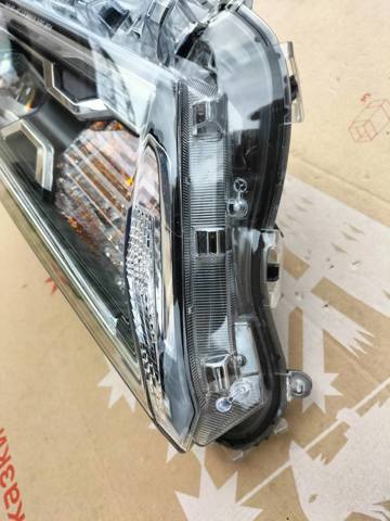 811500R160 TOYOTA Левая фара купить в Львов