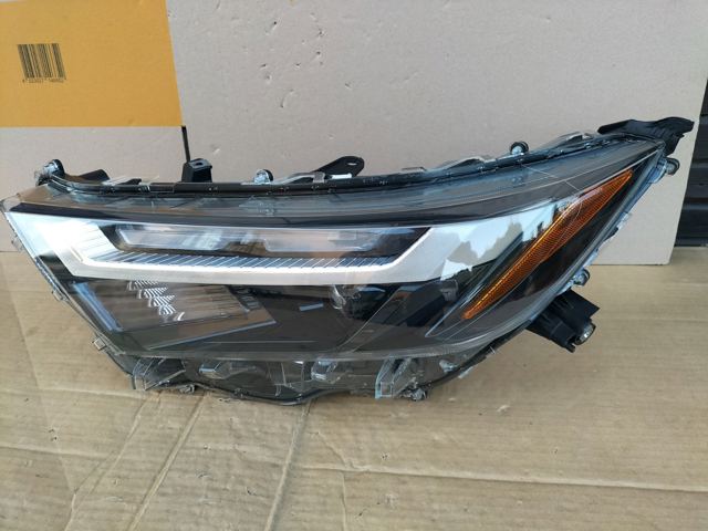 Фара левая передняя 811500R350 TOYOTA
