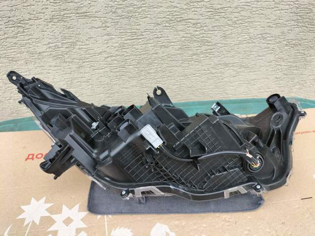 811500R360 TOYOTA Левая фара купить в Ровно