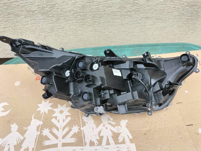 811500R360 TOYOTA Левая фара купить в Львов