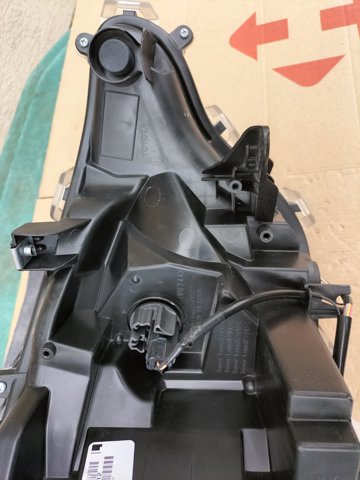 811500R360 TOYOTA Фара левая купить в Львов