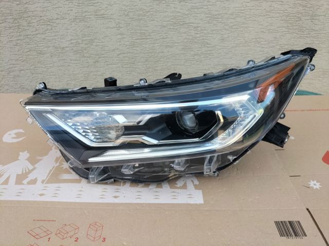 Фара основная левая 8117042A00 TOYOTA