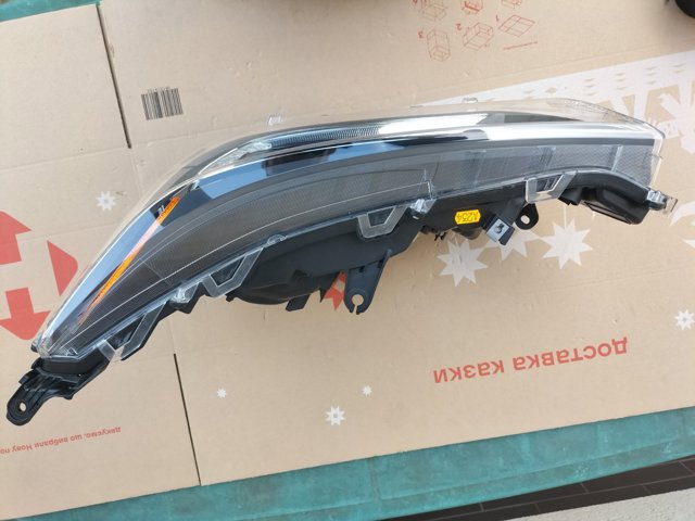 TOYOTA 8117042A00 Фара левая в наличии Ужгород