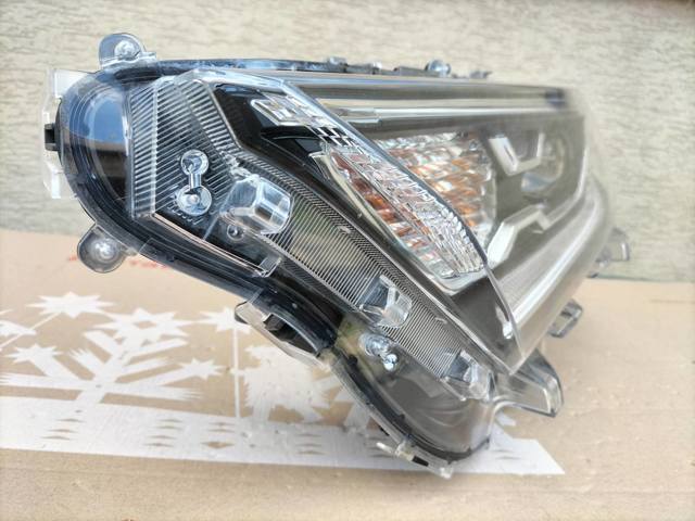 8117042A00 TOYOTA Левая фара купить в Запорожье