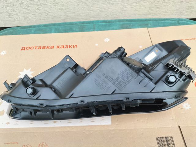HYUNDAI 92102L3100 Правая фара в наличии Ирпень
