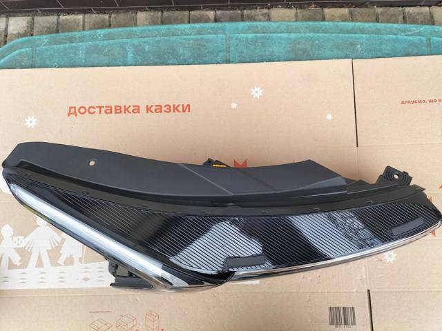 92102L3100 Фара правая купить Львов