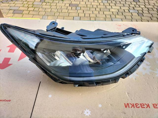 Правая блок фара 92102L5100 HYUNDAI