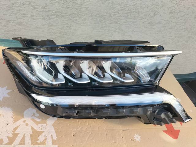 Фара комбинированная, передняя 92102P4000 HYUNDAI