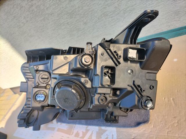 92102P4000 HYUNDAI Правая фара купить в Ужгород