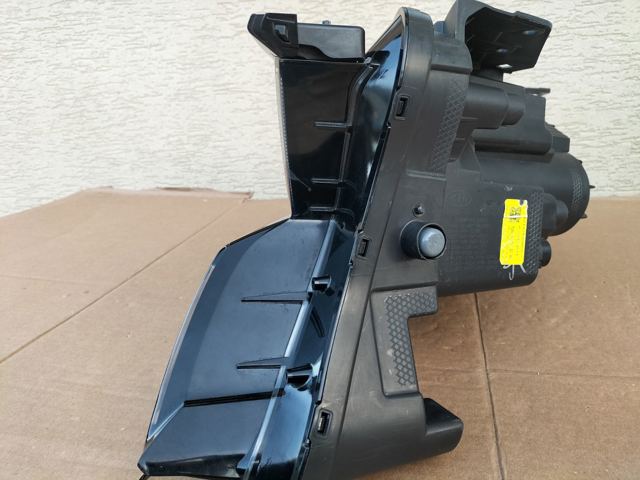 92102R5020 HYUNDAI Правая фара купить в Черновцы
