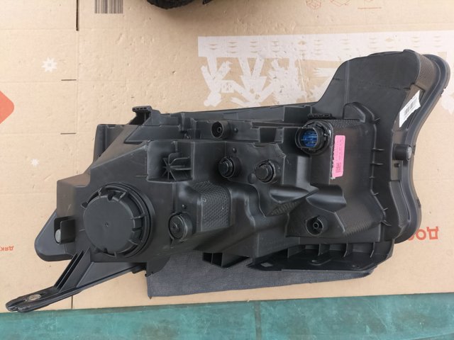 92102R5110 HYUNDAI Фара правая купить в Киев