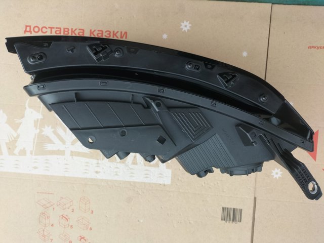 HYUNDAI 92102R5110 Правая фара в наличии Одесса