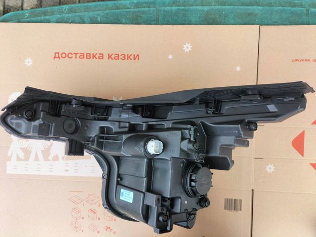 92102R5600 Фара правая купить Кривой Рог