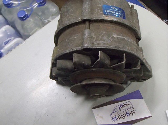 Генератор автомобильный 0120489644 BOSCH