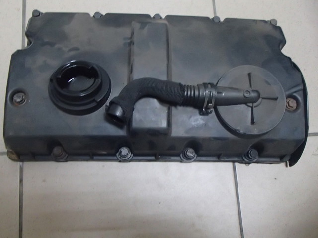 Крышка клапанов 038103469AD VAG