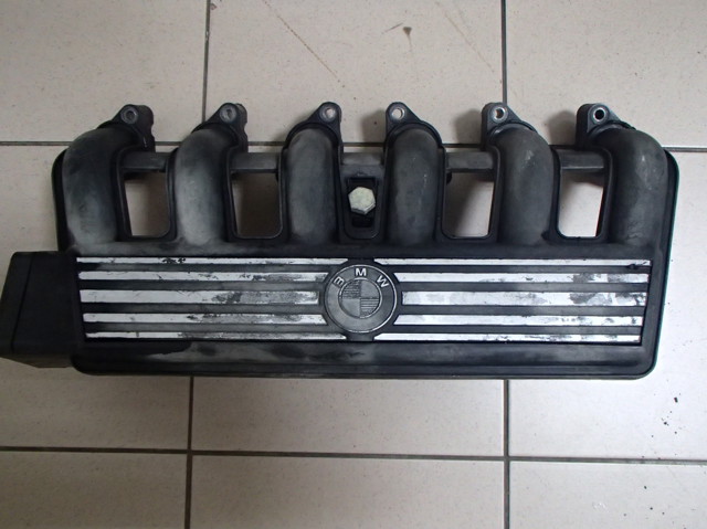 Впускной коллектор 11612246180 BMW